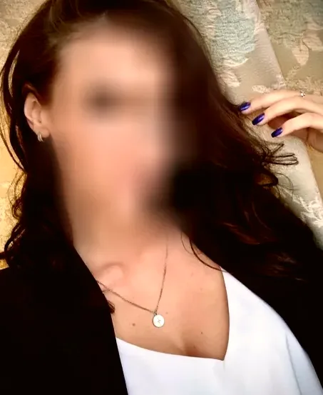 Caroline, 33