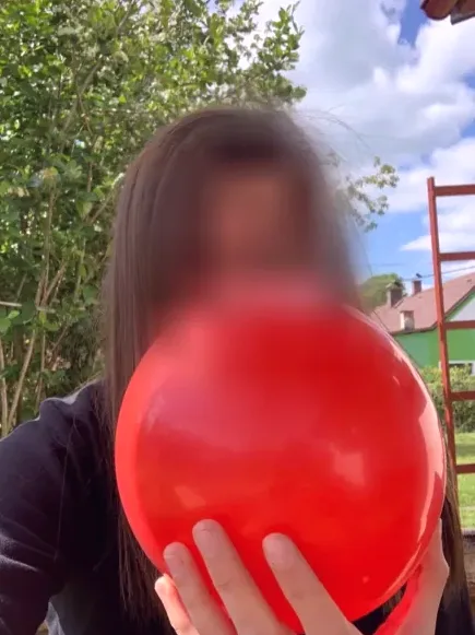 Dalia, 28
