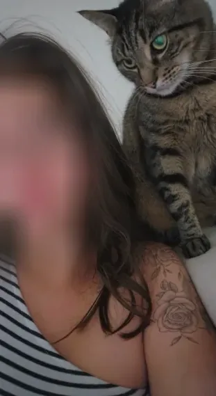 Elvira, 28