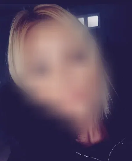 Emelie, 25