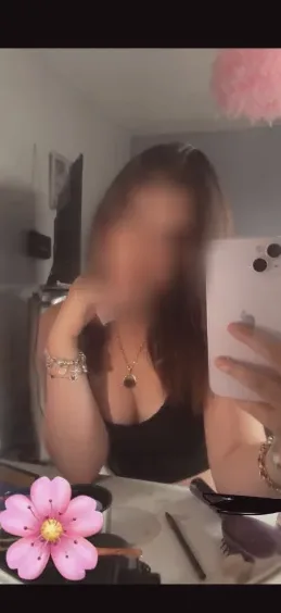 Ester, 20
