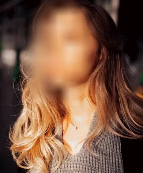 Isabelle, 40