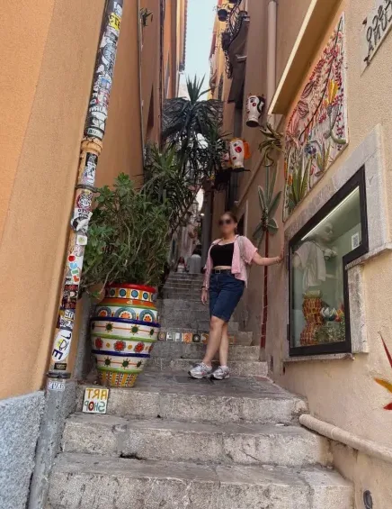 Jovana, 35