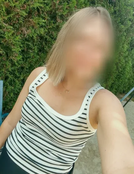 Julia, 37