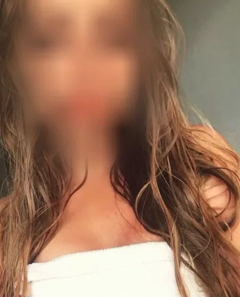 Monica, 26