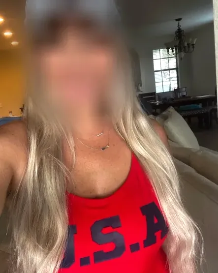 Sandra, 38